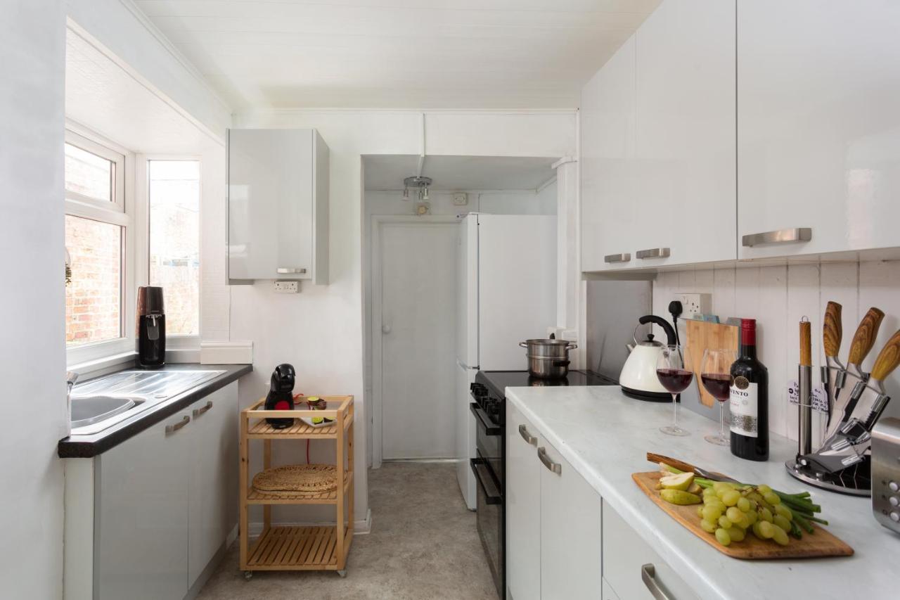Lovely City Town House With Free Parking Sleeps 2 To 6 Guests York Esterno foto