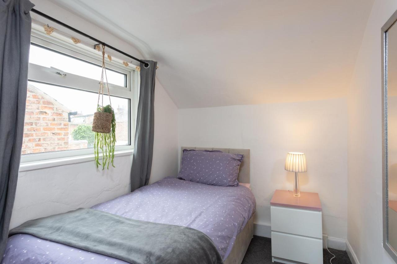 Lovely City Town House With Free Parking Sleeps 2 To 6 Guests York Esterno foto